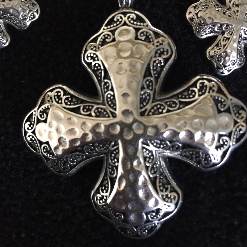 BEAUTIFUL CROSS PENDANT AND EARRINGS SET! - Picture 2 of 7